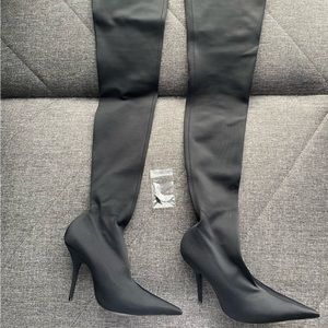 Balenciaga pointy toe, over-the-knee boot that stretches!❤️